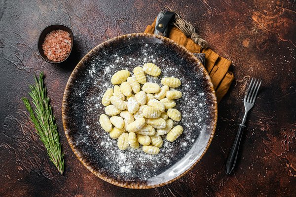 Comment faire des gnocchis de ricotta avec une sauce tomate basilic maison ?